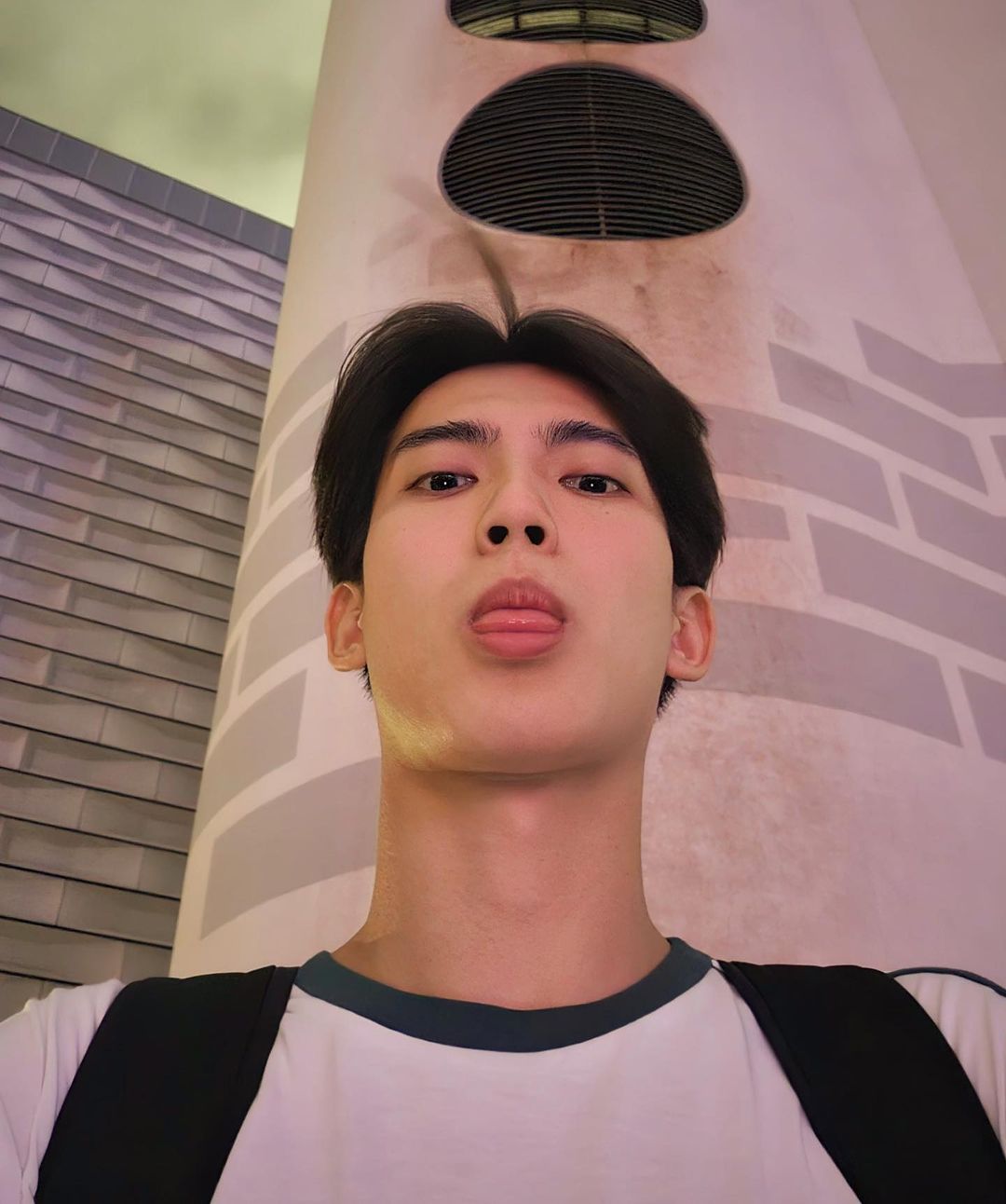 เฟริสท์ - ฉลองรัฐ นอบสำโรง