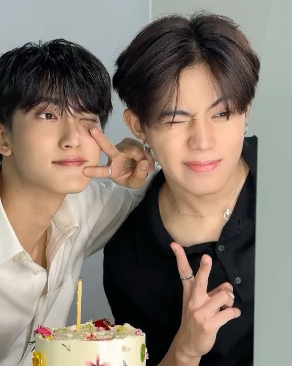 เฟริสท์ - ฉลองรัฐ นอบสำโรง
