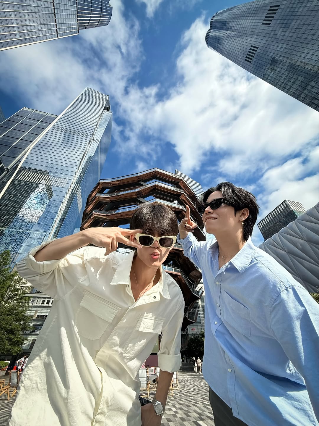 เฟริสท์ - ฉลองรัฐ นอบสำโรง