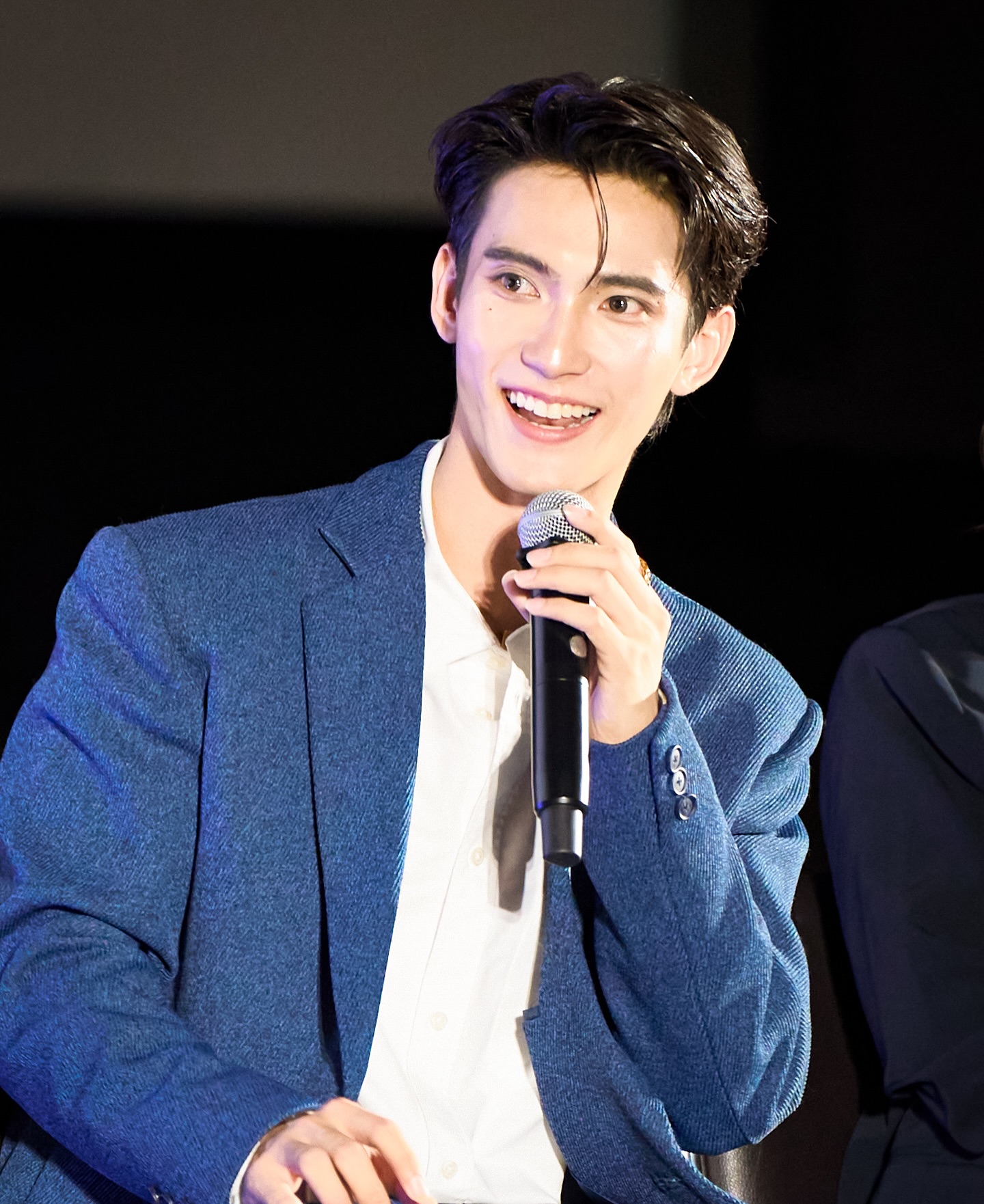 เฟริสท์ - ฉลองรัฐ นอบสำโรง