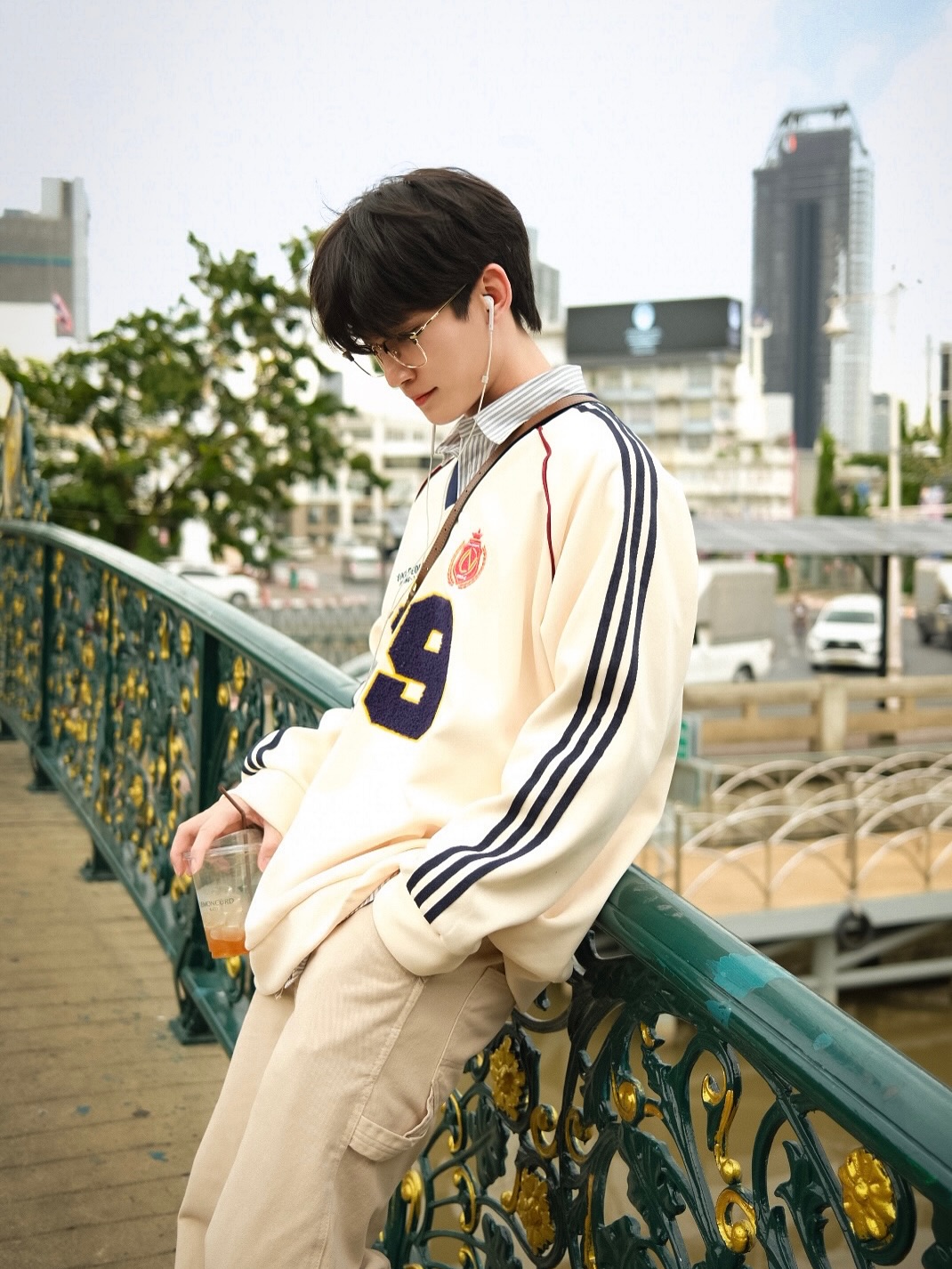 เฟริสท์ - ฉลองรัฐ นอบสำโรง