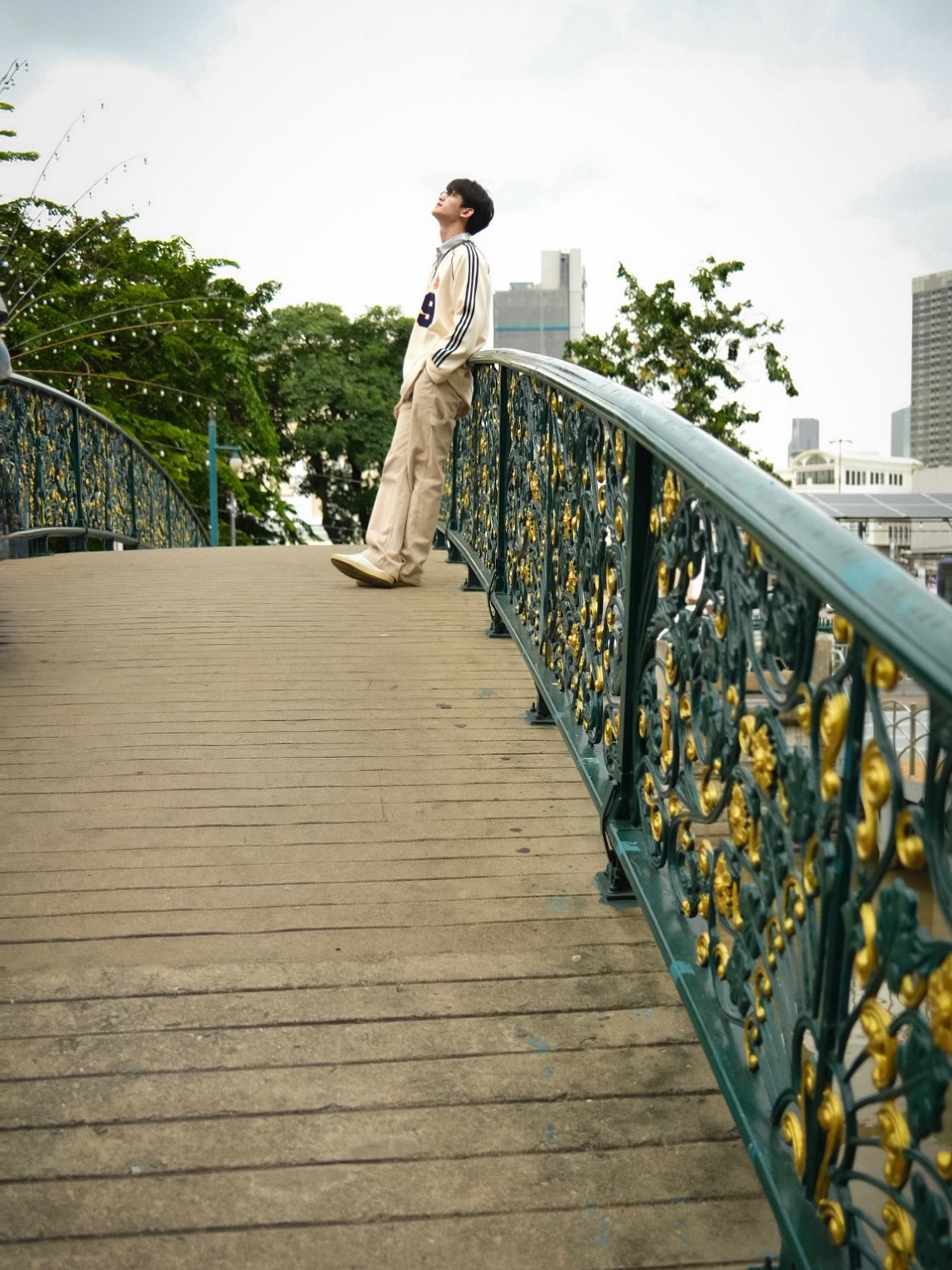 เฟริสท์ - ฉลองรัฐ นอบสำโรง