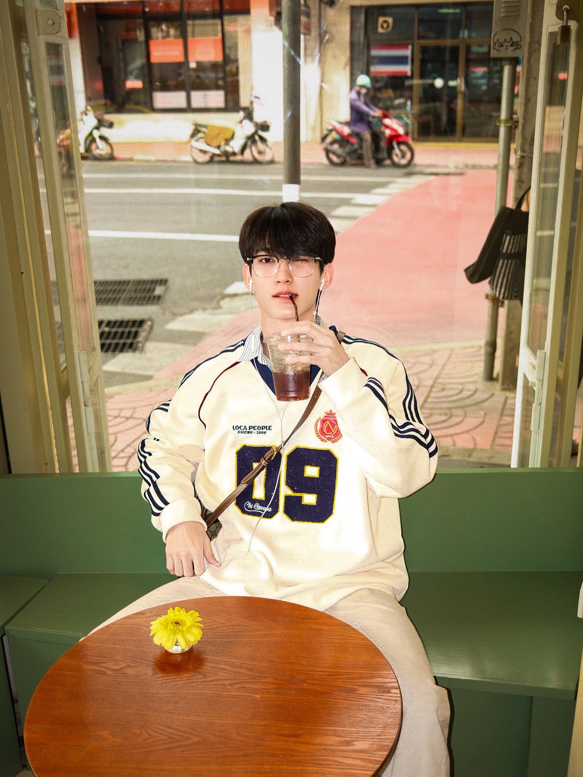 เฟริสท์ - ฉลองรัฐ นอบสำโรง