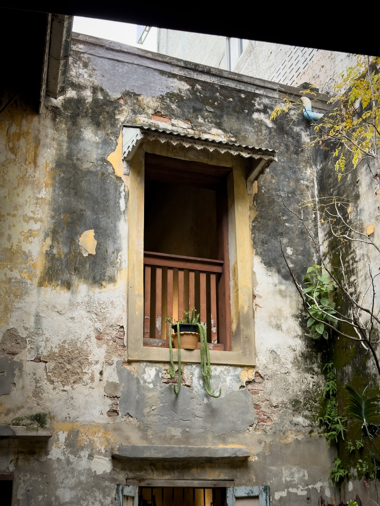 เฟริสท์ - ฉลองรัฐ นอบสำโรง