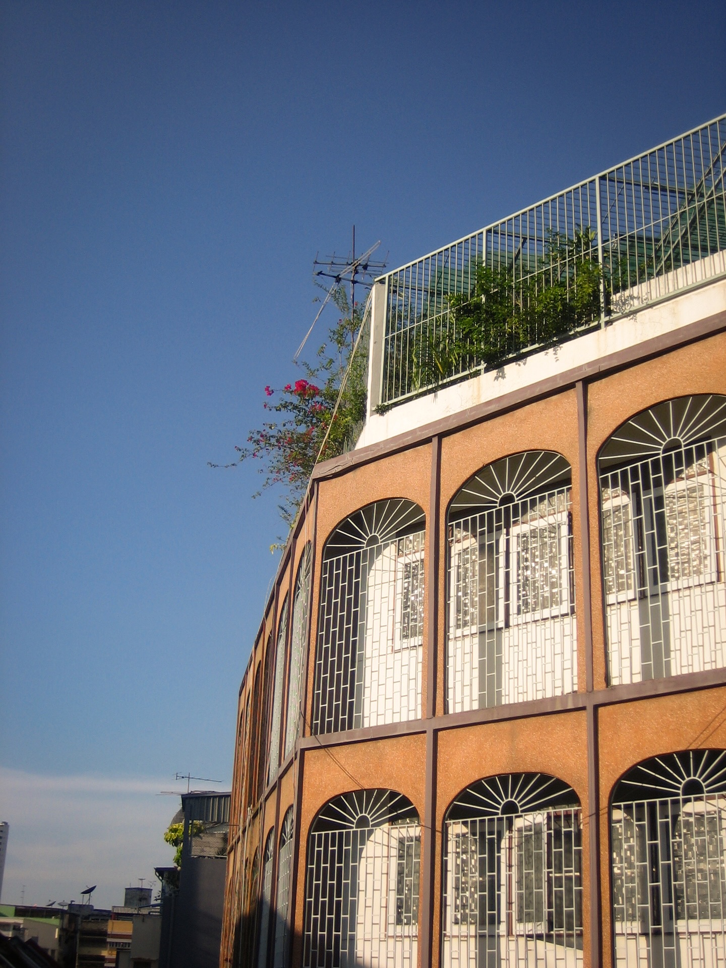 เฟริสท์ - ฉลองรัฐ นอบสำโรง