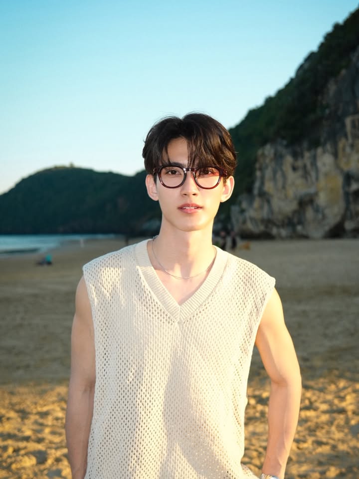 เฟริสท์ - ฉลองรัฐ นอบสำโรง