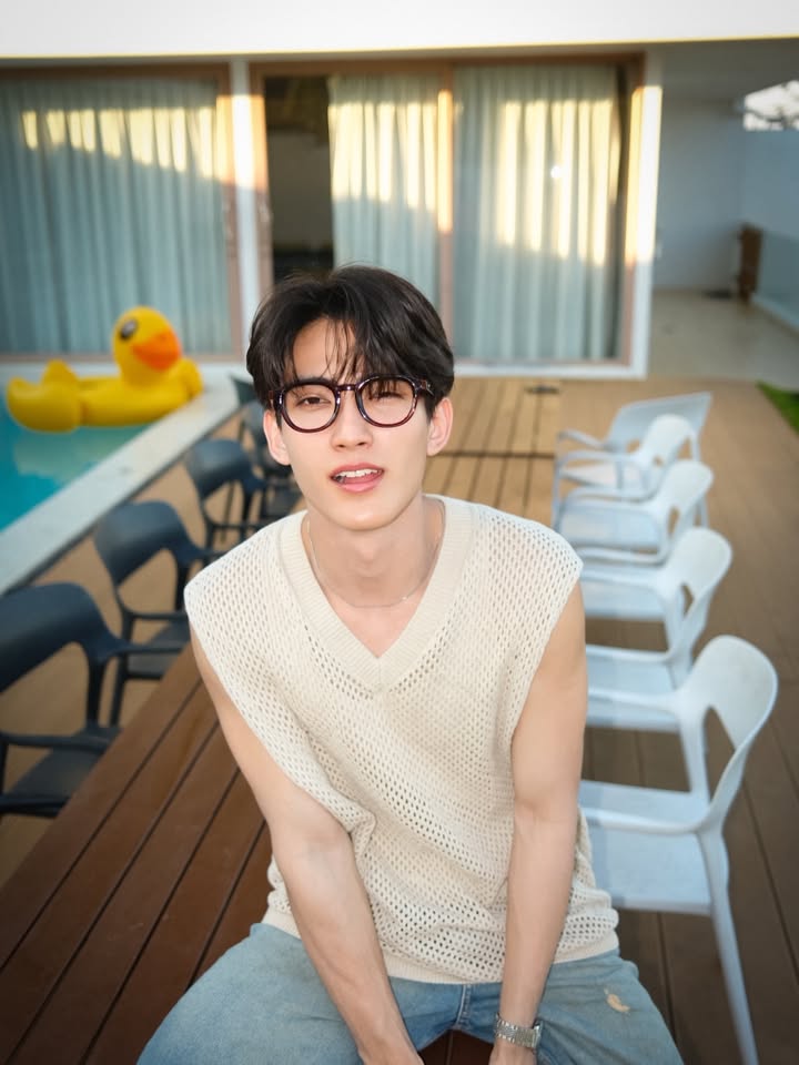 เฟริสท์ - ฉลองรัฐ นอบสำโรง