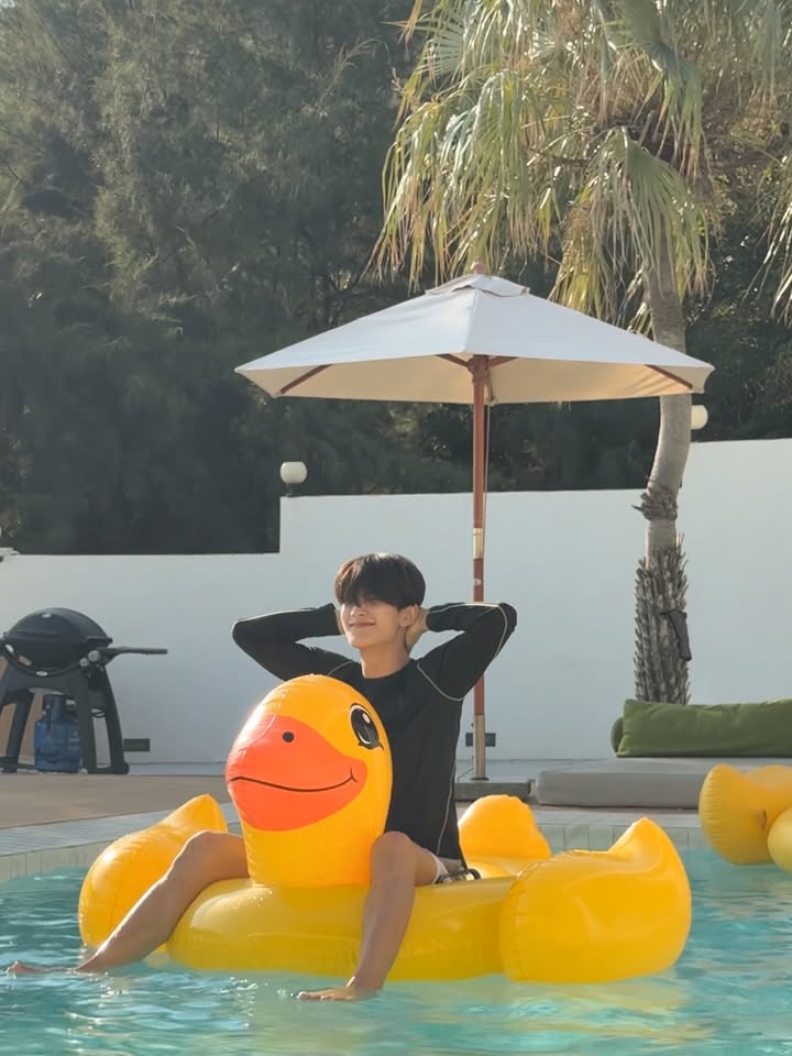 เฟริสท์ - ฉลองรัฐ นอบสำโรง