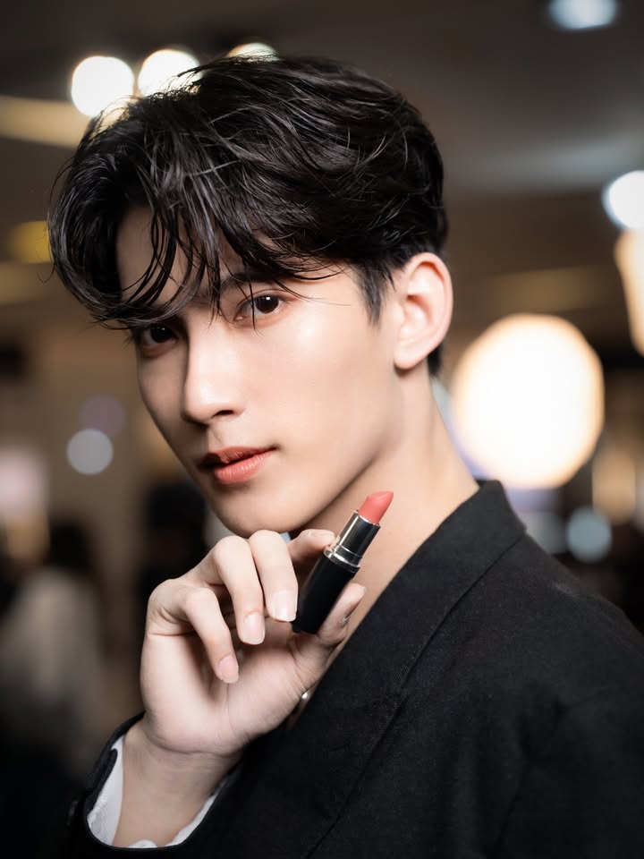 เฟริสท์ - ฉลองรัฐ นอบสำโรง