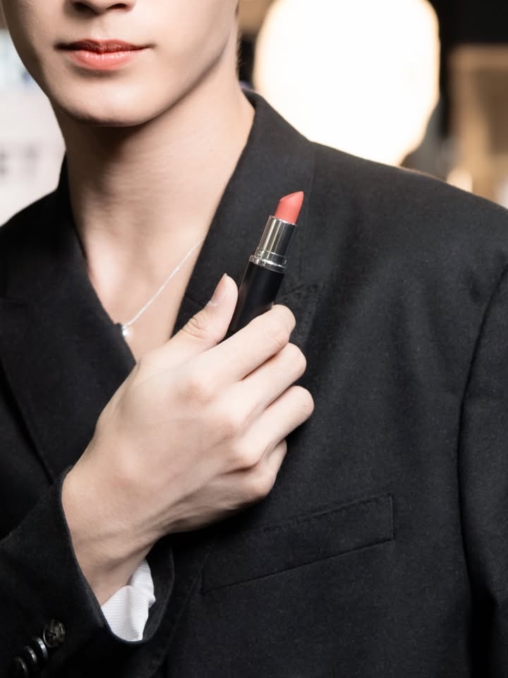 เฟริสท์ - ฉลองรัฐ นอบสำโรง