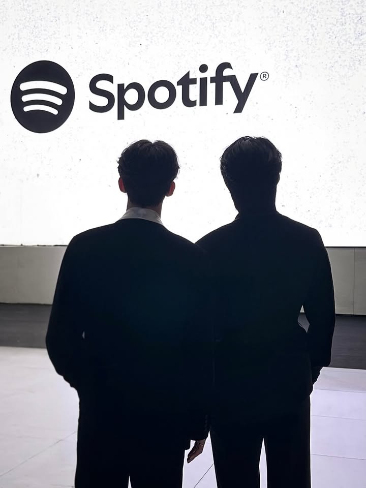 เฟริสท์ - ฉลองรัฐ นอบสำโรง