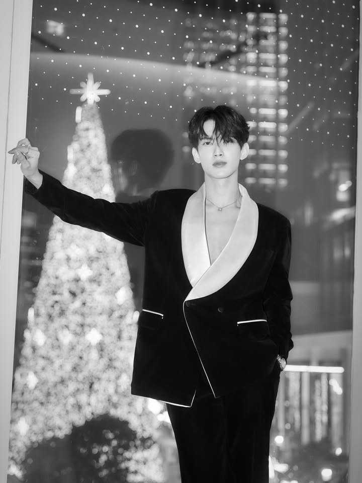 เฟริสท์ - ฉลองรัฐ นอบสำโรง