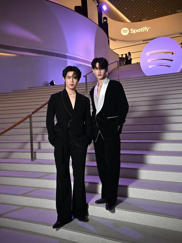 เฟริสท์ - ฉลองรัฐ นอบสำโรง