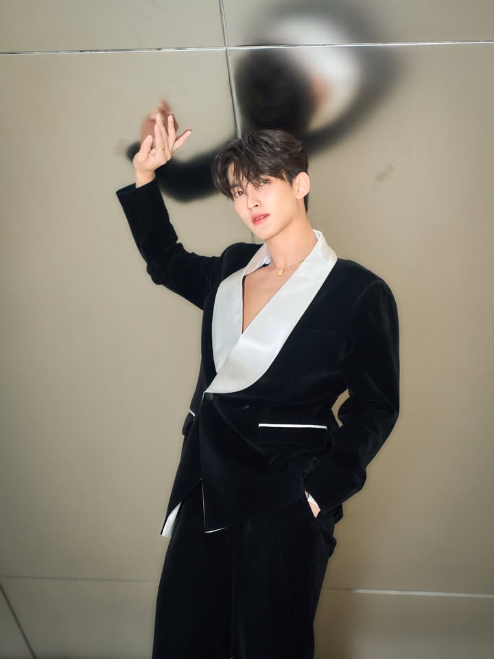 เฟริสท์ - ฉลองรัฐ นอบสำโรง