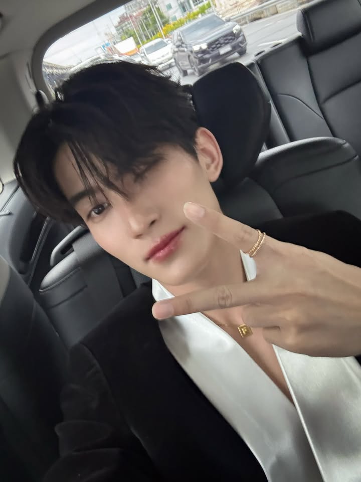 เฟริสท์ - ฉลองรัฐ นอบสำโรง