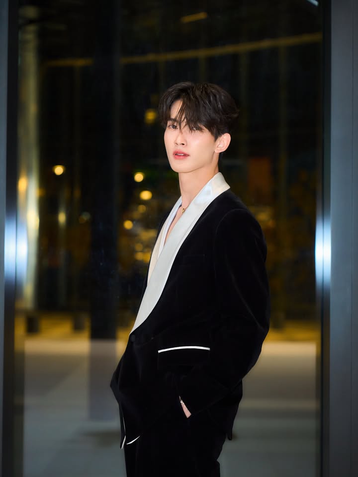 เฟริสท์ - ฉลองรัฐ นอบสำโรง