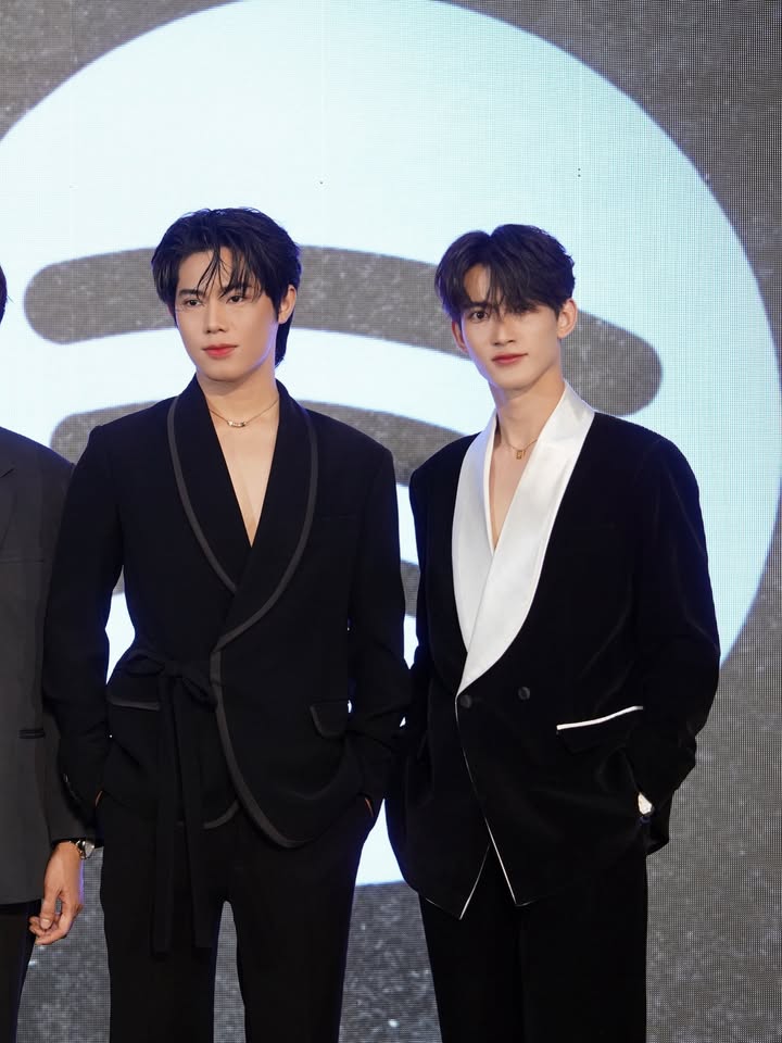 เฟริสท์ - ฉลองรัฐ นอบสำโรง