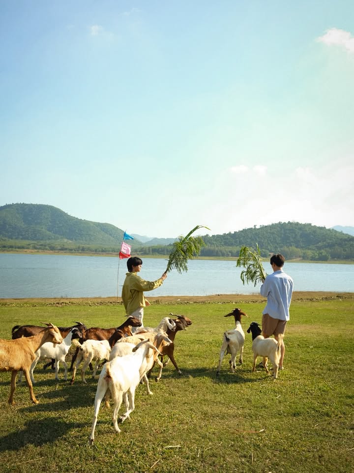 เฟริสท์ - ฉลองรัฐ นอบสำโรง