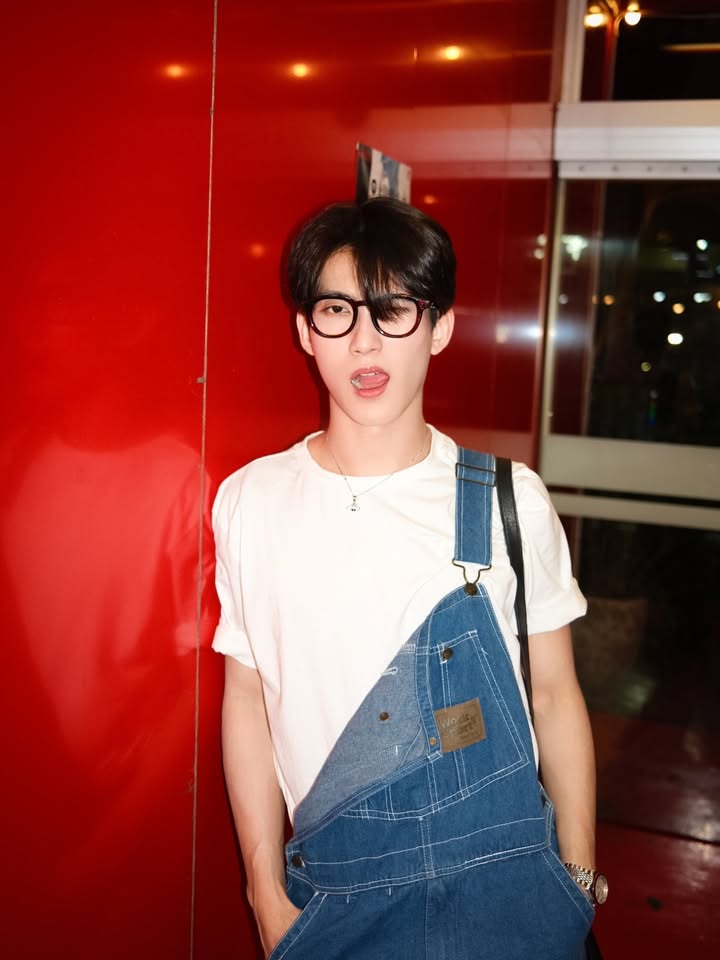 เฟริสท์ - ฉลองรัฐ นอบสำโรง