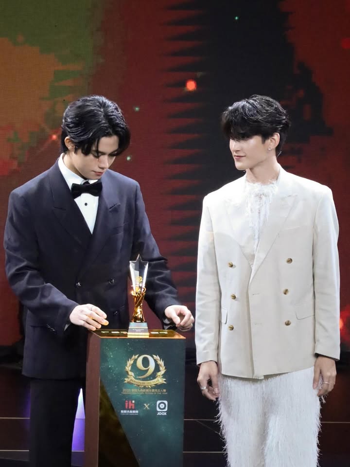 เฟริสท์ - ฉลองรัฐ นอบสำโรง