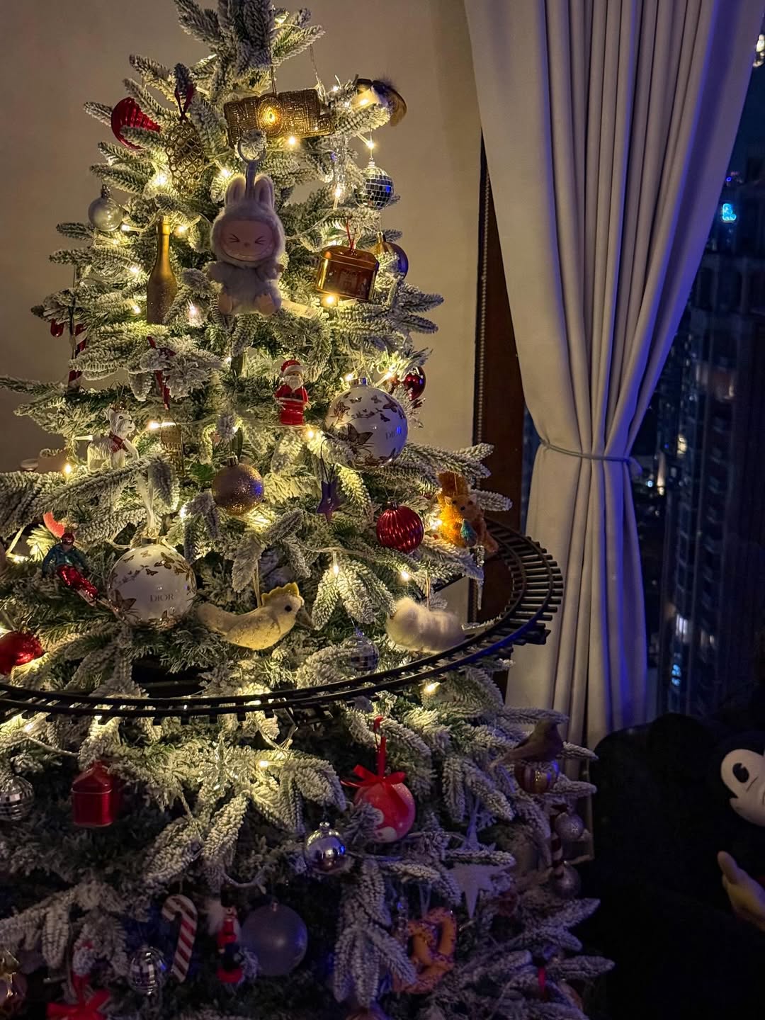 เฟริสท์ - ฉลองรัฐ นอบสำโรง