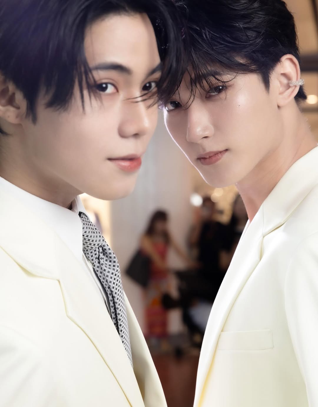 เฟริสท์ - ฉลองรัฐ นอบสำโรง