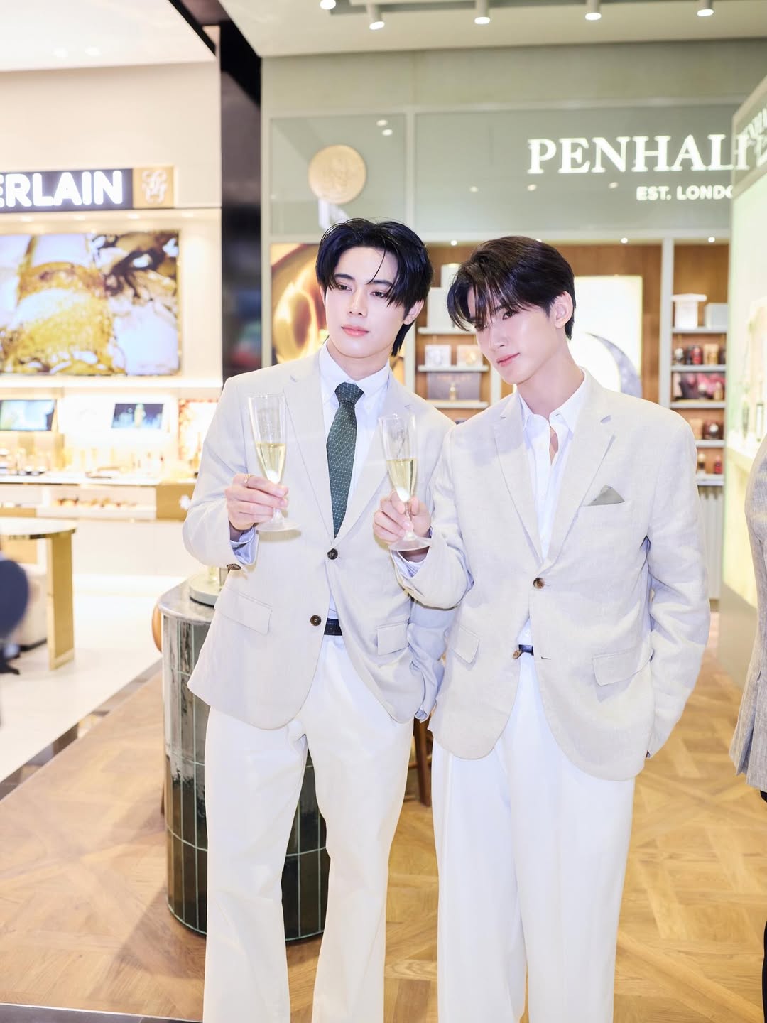 เฟริสท์ - ฉลองรัฐ นอบสำโรง