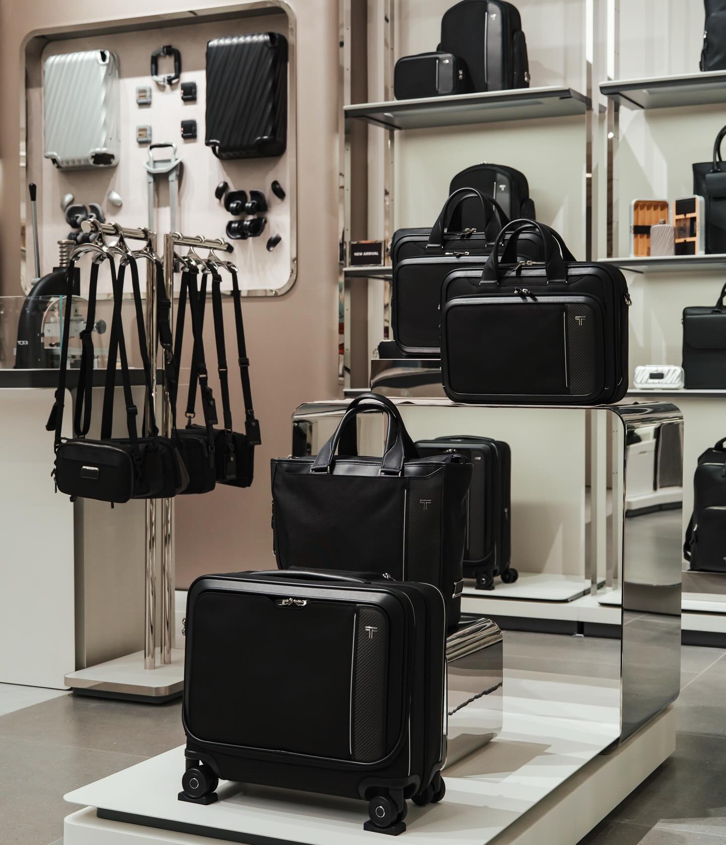 เฟริสท์ - ฉลองรัฐ นอบสำโรง