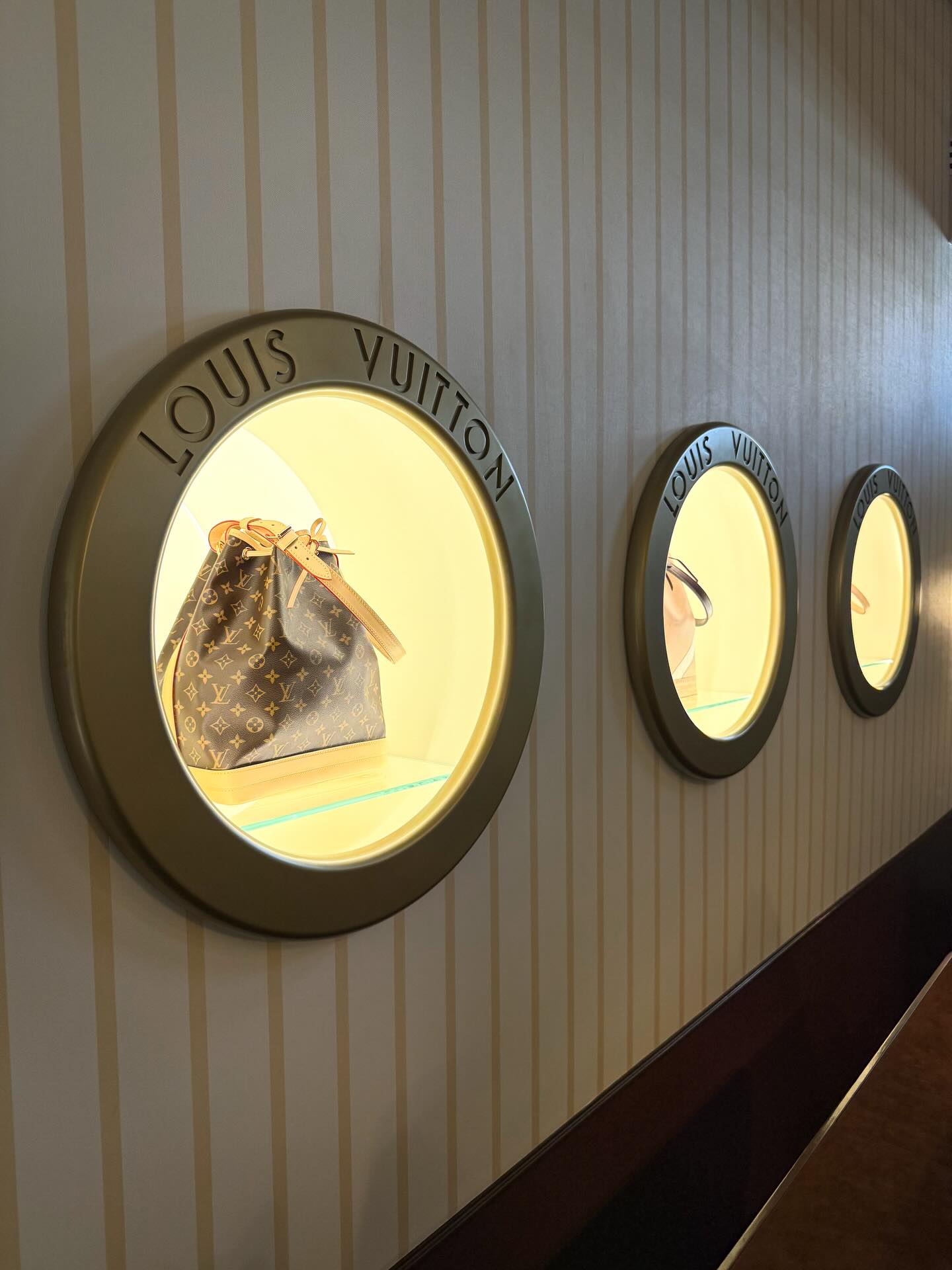 เฟริสท์ - ฉลองรัฐ นอบสำโรง