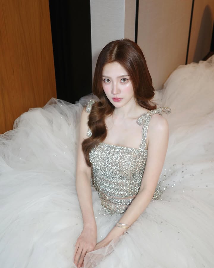 ใบเฟิร์น - พิมพ์ชนก ลือวิเศษไพบูลย์