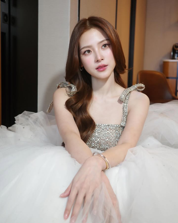 ใบเฟิร์น - พิมพ์ชนก ลือวิเศษไพบูลย์