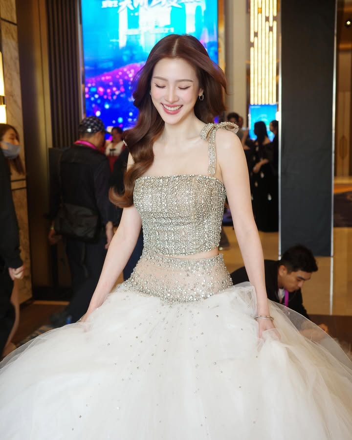 ใบเฟิร์น - พิมพ์ชนก ลือวิเศษไพบูลย์