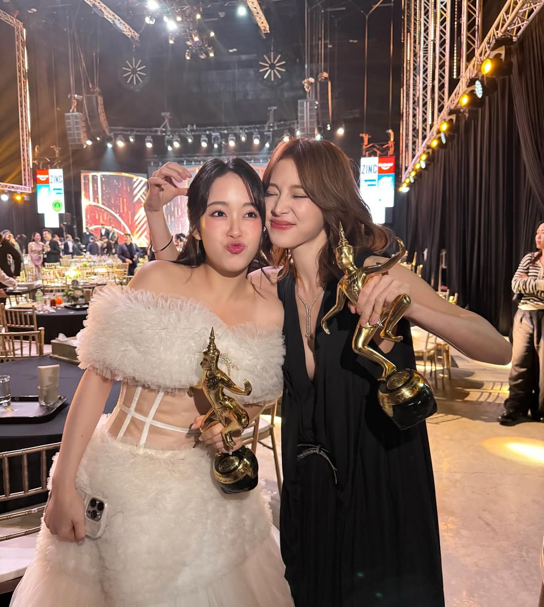ใบเฟิร์น - พิมพ์ชนก ลือวิเศษไพบูลย์