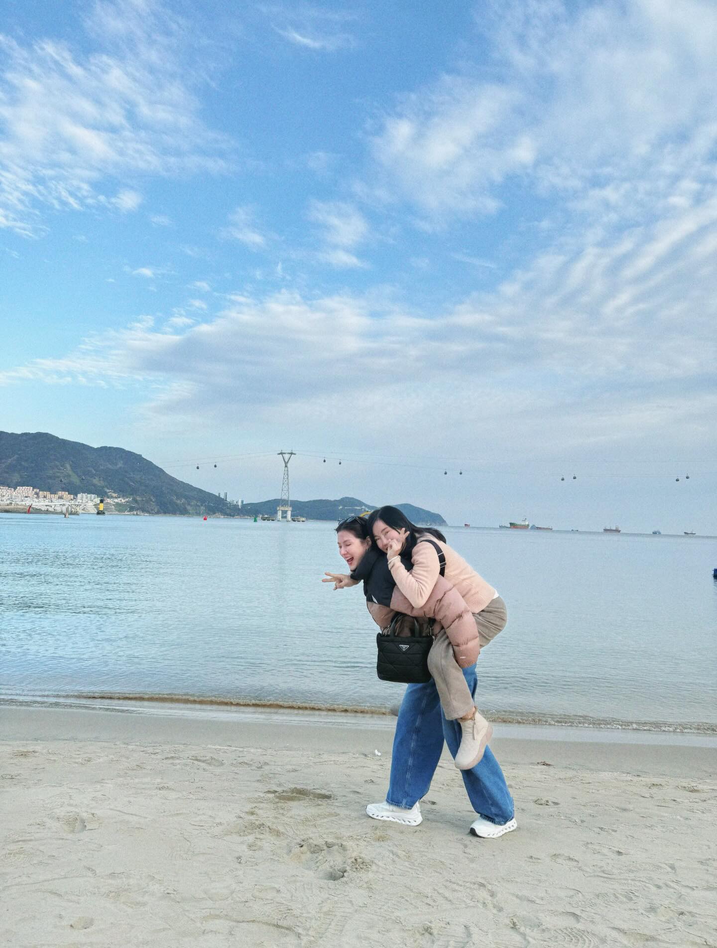 ใบเฟิร์น - พิมพ์ชนก ลือวิเศษไพบูลย์