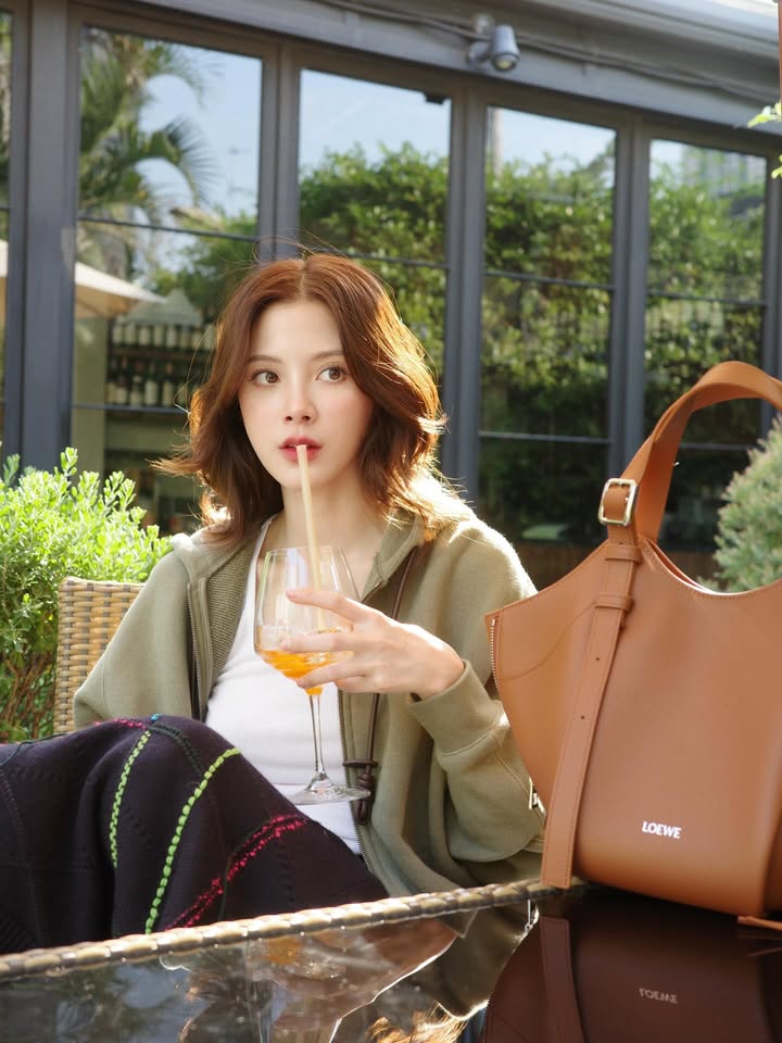 ใบเฟิร์น - พิมพ์ชนก ลือวิเศษไพบูลย์