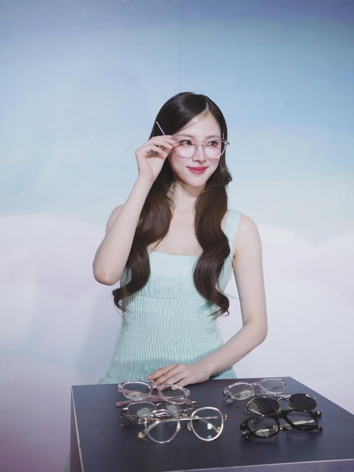 ใบเฟิร์น - พิมพ์ชนก ลือวิเศษไพบูลย์