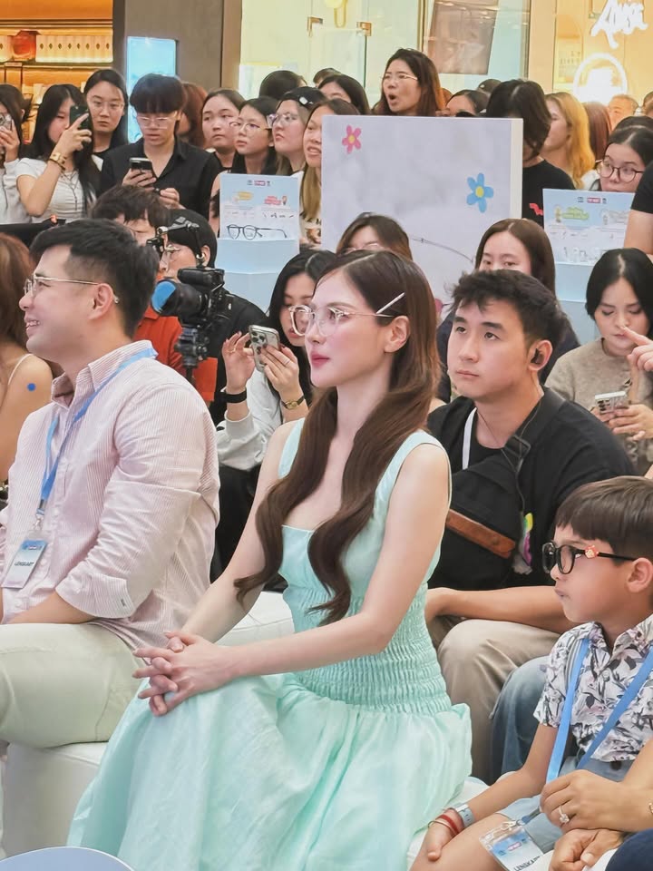 ใบเฟิร์น - พิมพ์ชนก ลือวิเศษไพบูลย์