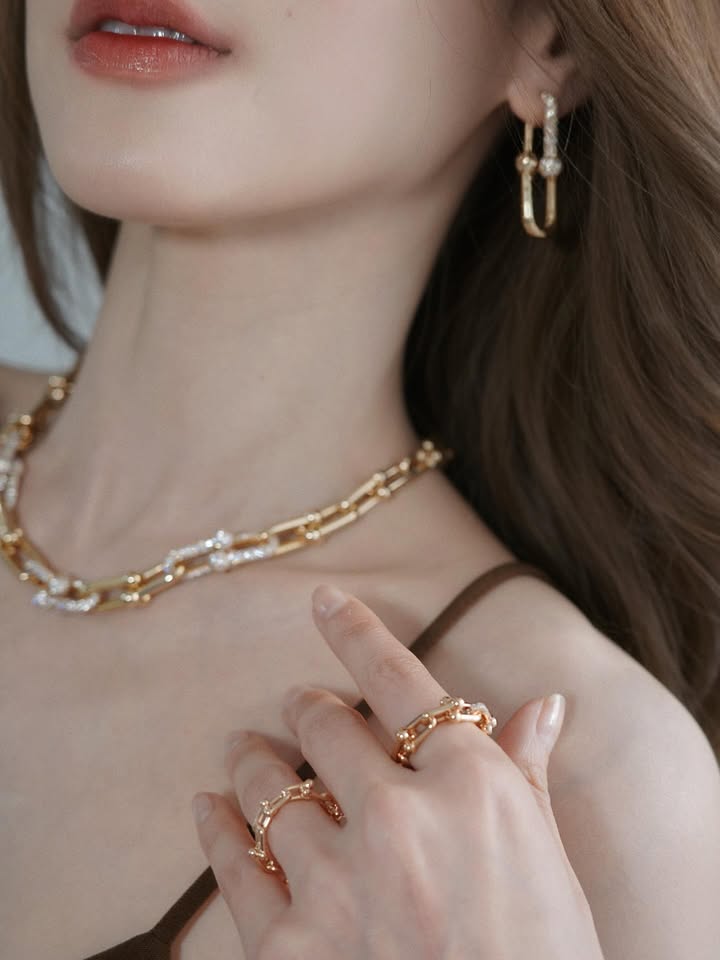 ใบเฟิร์น - พิมพ์ชนก ลือวิเศษไพบูลย์