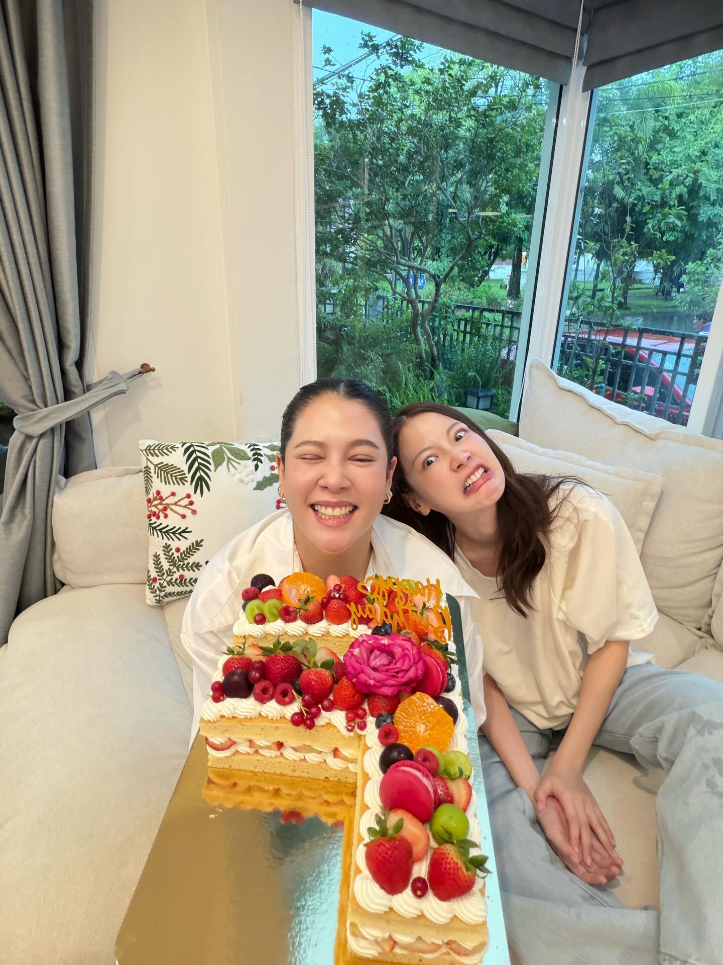 ใบเฟิร์น - พิมพ์ชนก ลือวิเศษไพบูลย์