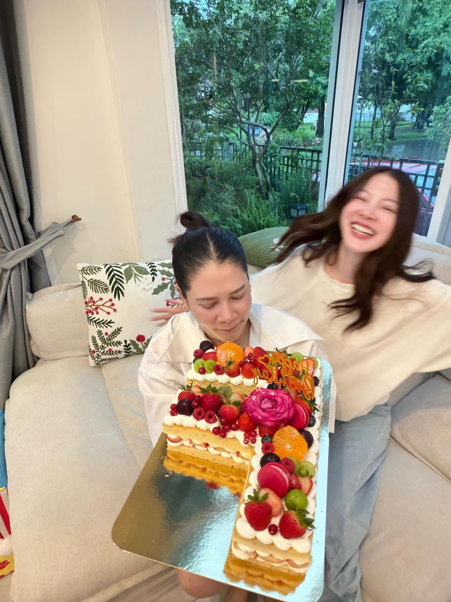 ใบเฟิร์น - พิมพ์ชนก ลือวิเศษไพบูลย์
