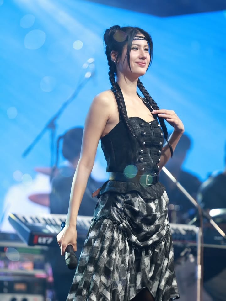 พิ้งค์พลอย - ปภาวดี ชาญสมอน