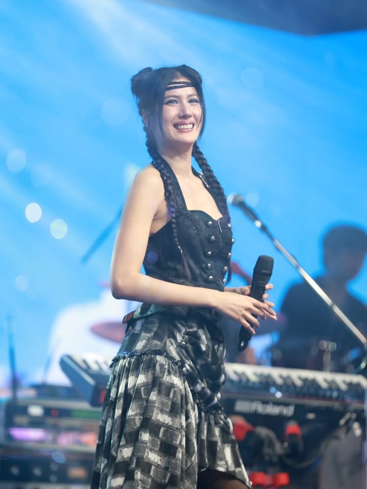 พิ้งค์พลอย - ปภาวดี ชาญสมอน