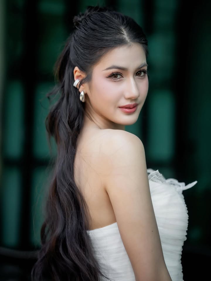 พิ้งค์พลอย - ปภาวดี ชาญสมอน