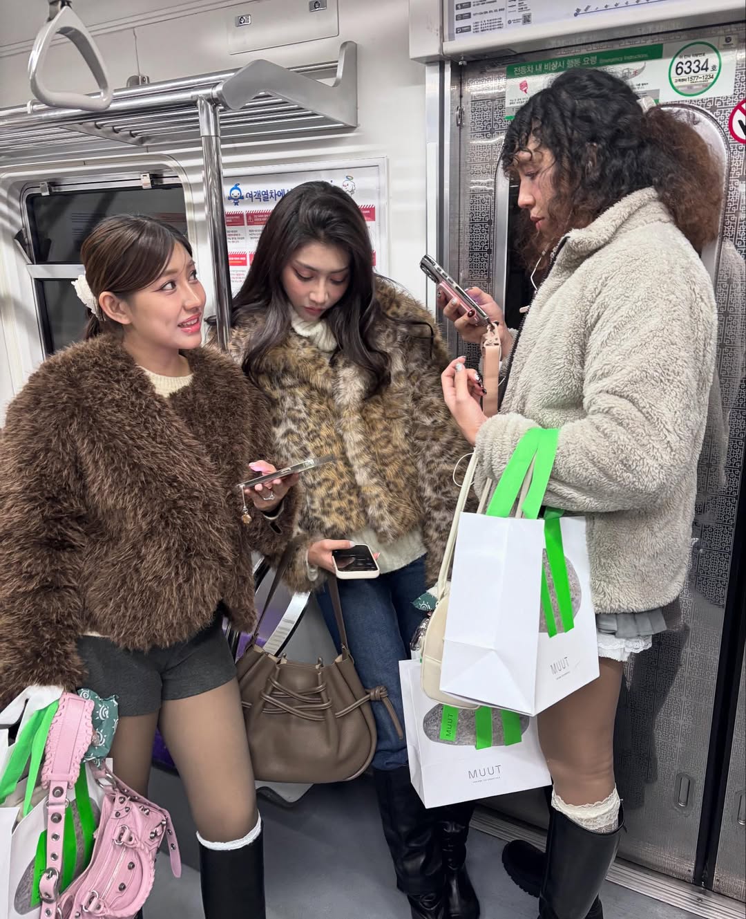 พิ้งค์พลอย - ปภาวดี ชาญสมอน