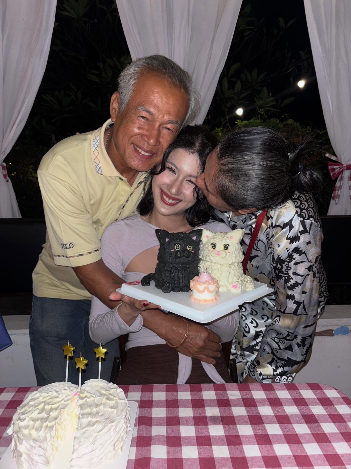 พิ้งค์พลอย - ปภาวดี ชาญสมอน