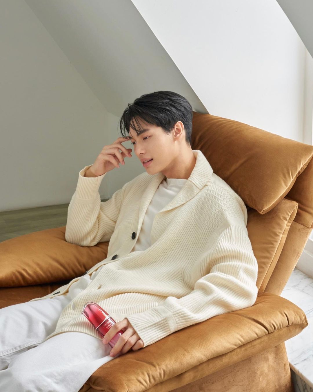 วิน - เมธวิน โอภาสเอี่ยมขจร