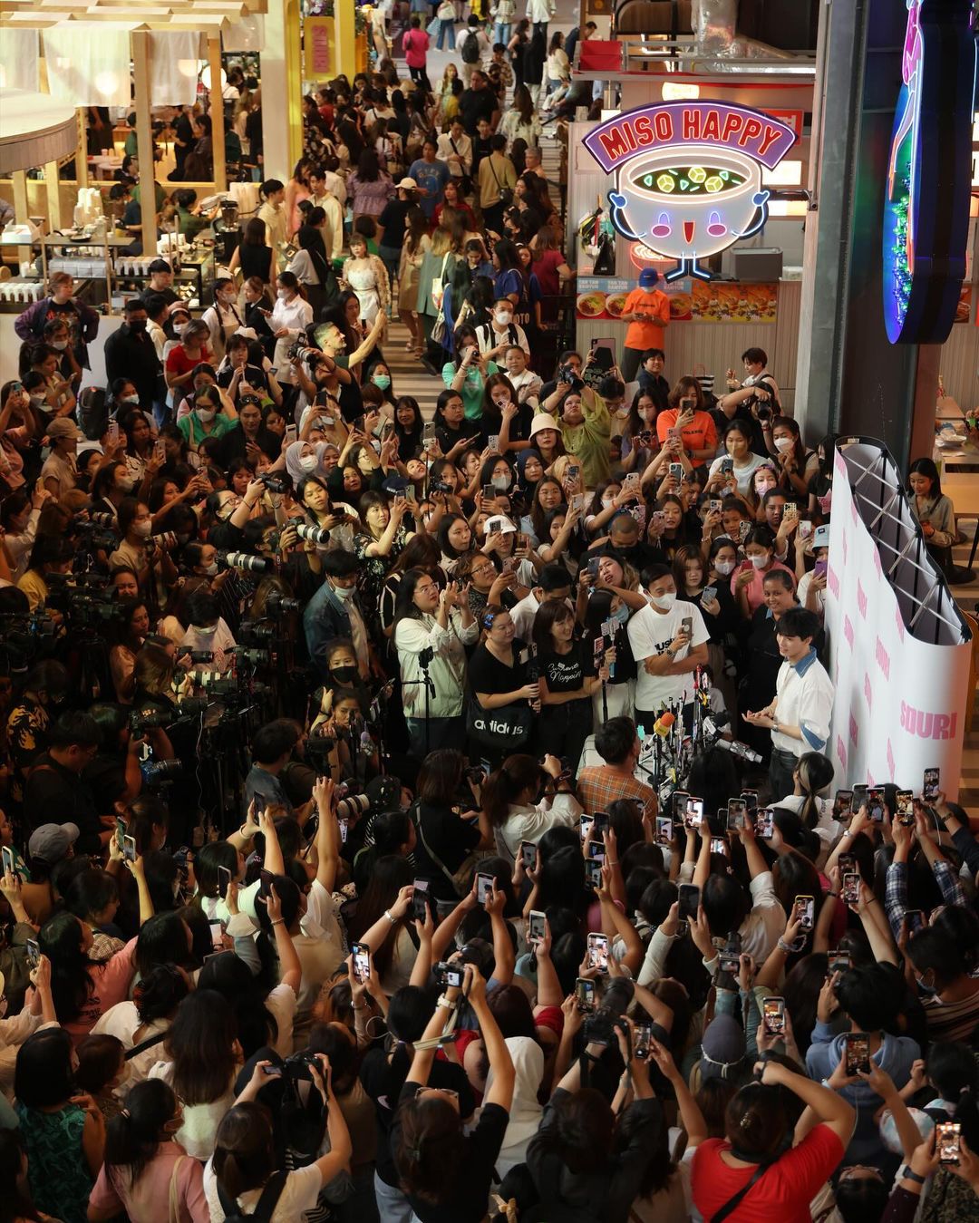 วิน - เมธวิน โอภาสเอี่ยมขจร