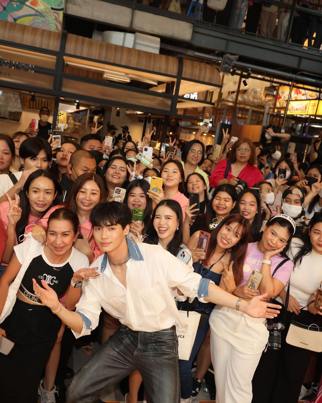 วิน - เมธวิน โอภาสเอี่ยมขจร