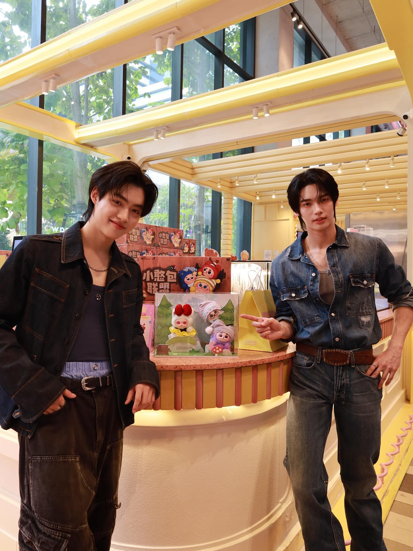 วิน - เมธวิน โอภาสเอี่ยมขจร