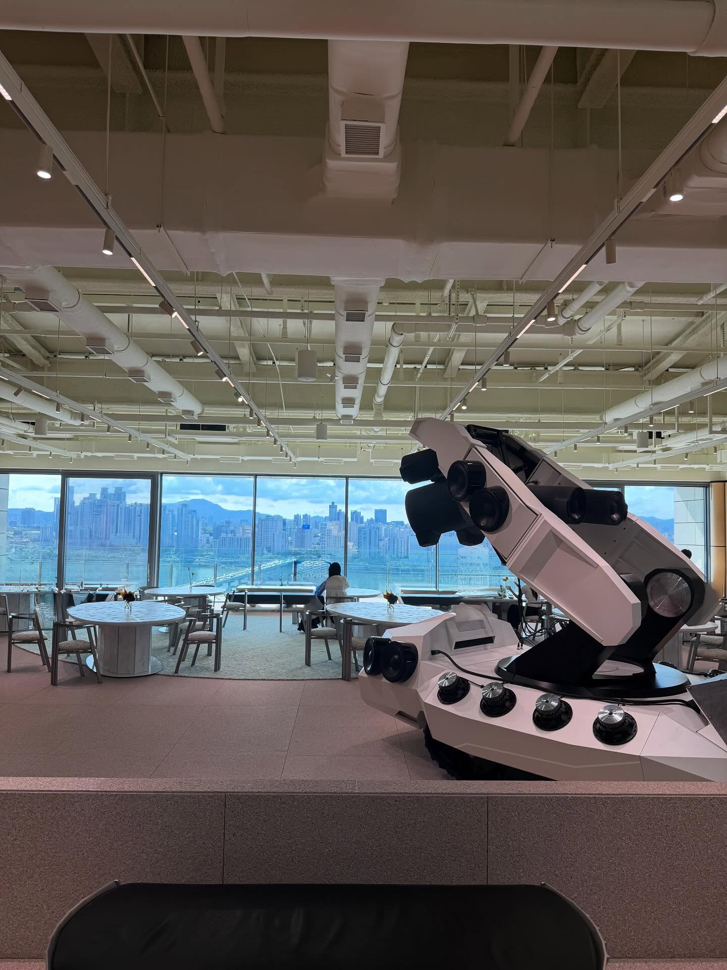 วิน - เมธวิน โอภาสเอี่ยมขจร